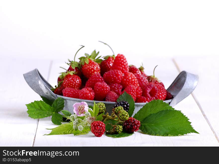 Raspberries, strawberries and blackberries in a bowl