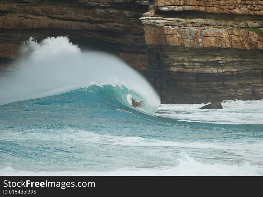 Aperfect wavebreaking in the Atlantic ocean off the west coast of South Africa.