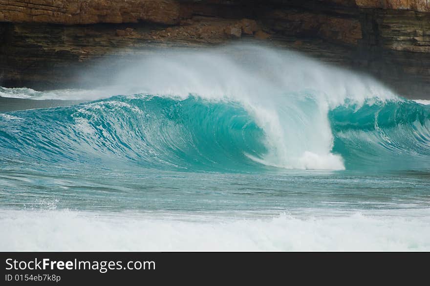 Aperfect wavebreaking in the Atlantic ocean off the west coast of South Africa.