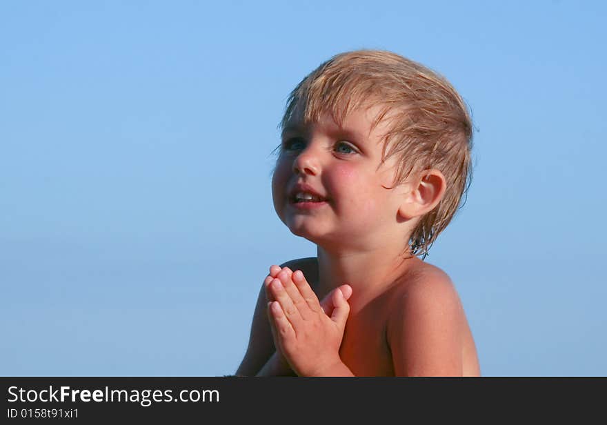 The little girl prays