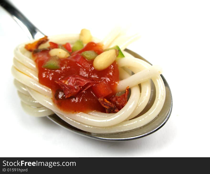 A spoon of spaghetti with sauce