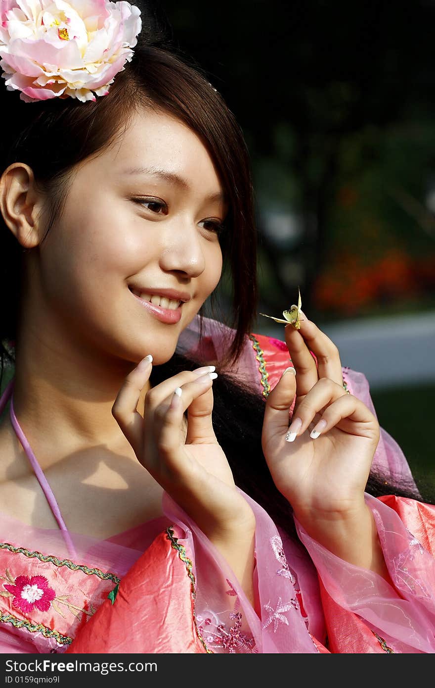 A girl in Chinese ancient dress. she is looking in her hand's butterfly.

In the ancient legend of China, butterfly is a symbol of the beautiful girl. A girl in Chinese ancient dress. she is looking in her hand's butterfly.

In the ancient legend of China, butterfly is a symbol of the beautiful girl.