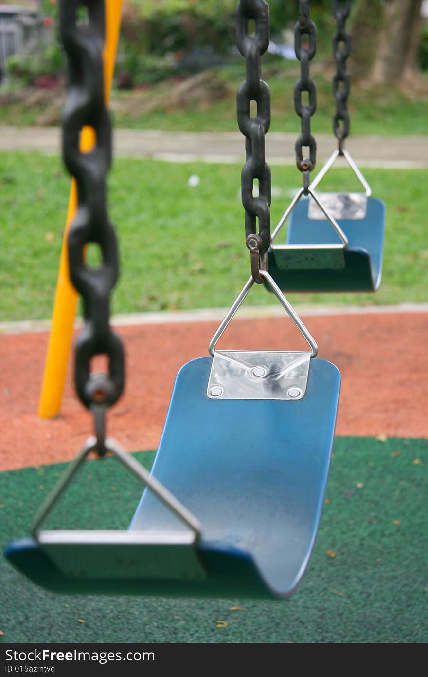 2 swings stay still in the recreation park