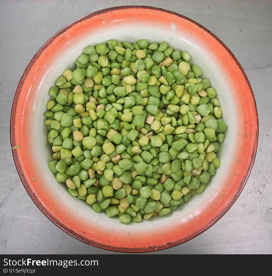 Green and yellow pea