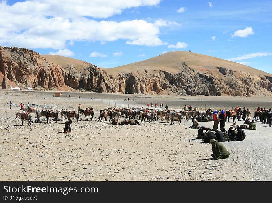 Tibet is one of the Nam Co Lake on the plateau of Pearl, surrounded by snow-capped mountains around, as in Wonderland. Tibet is one of the Nam Co Lake on the plateau of Pearl, surrounded by snow-capped mountains around, as in Wonderland