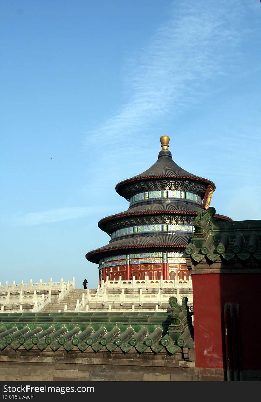 Temple of Heaven was built in the year half of the 15th century, is located at the Royal Garden, surrounded by around Gusong, Tan Miao is a well-preserved buildings, in terms of the overall layout or a single building, reflect the relationship between heaven and earth, and the Relations in the ancient Chinese world view occupies a central position. At the same time, these buildings will also reflect the imperial phase in the relations from the unique role.