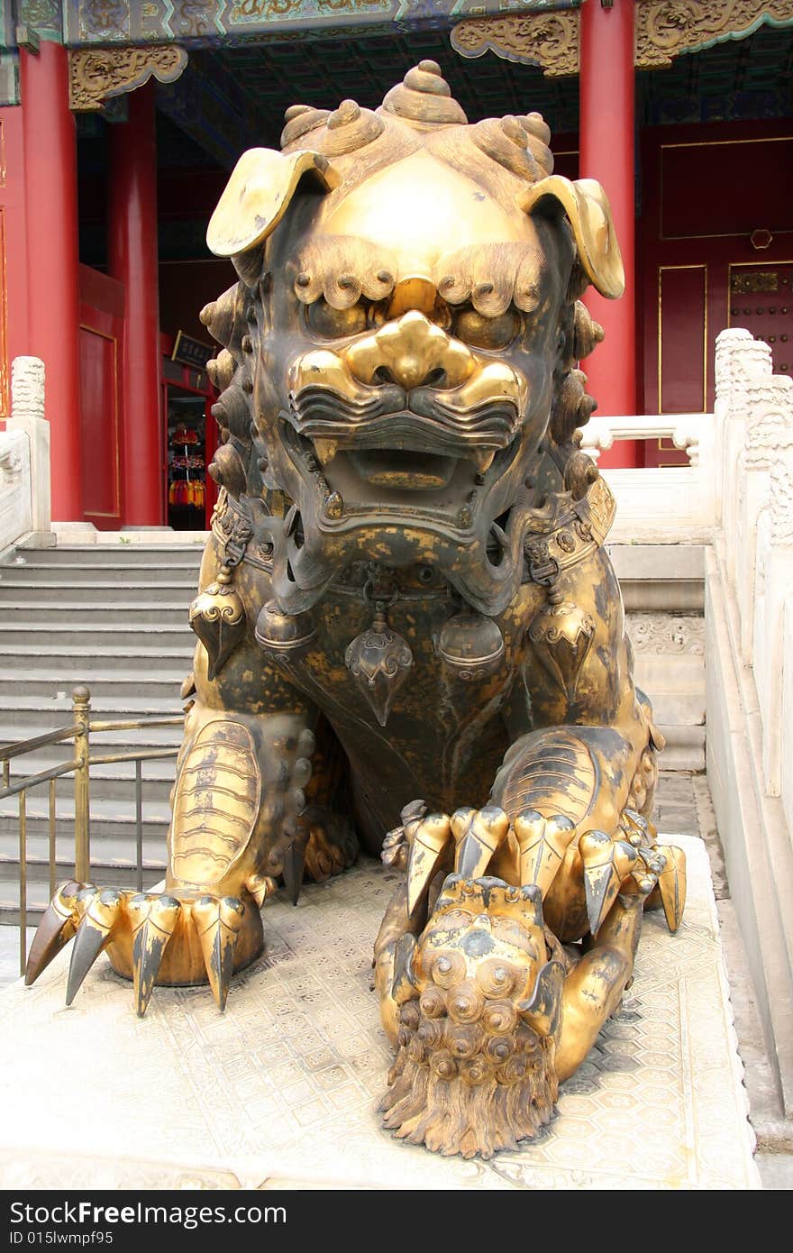 Ancient palace and stone lion