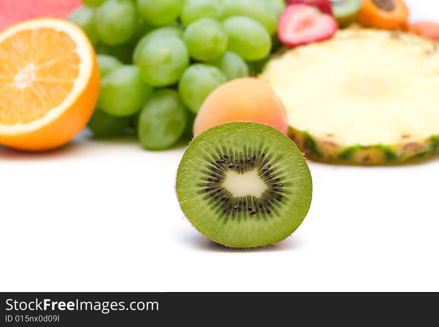 Slice kiwi