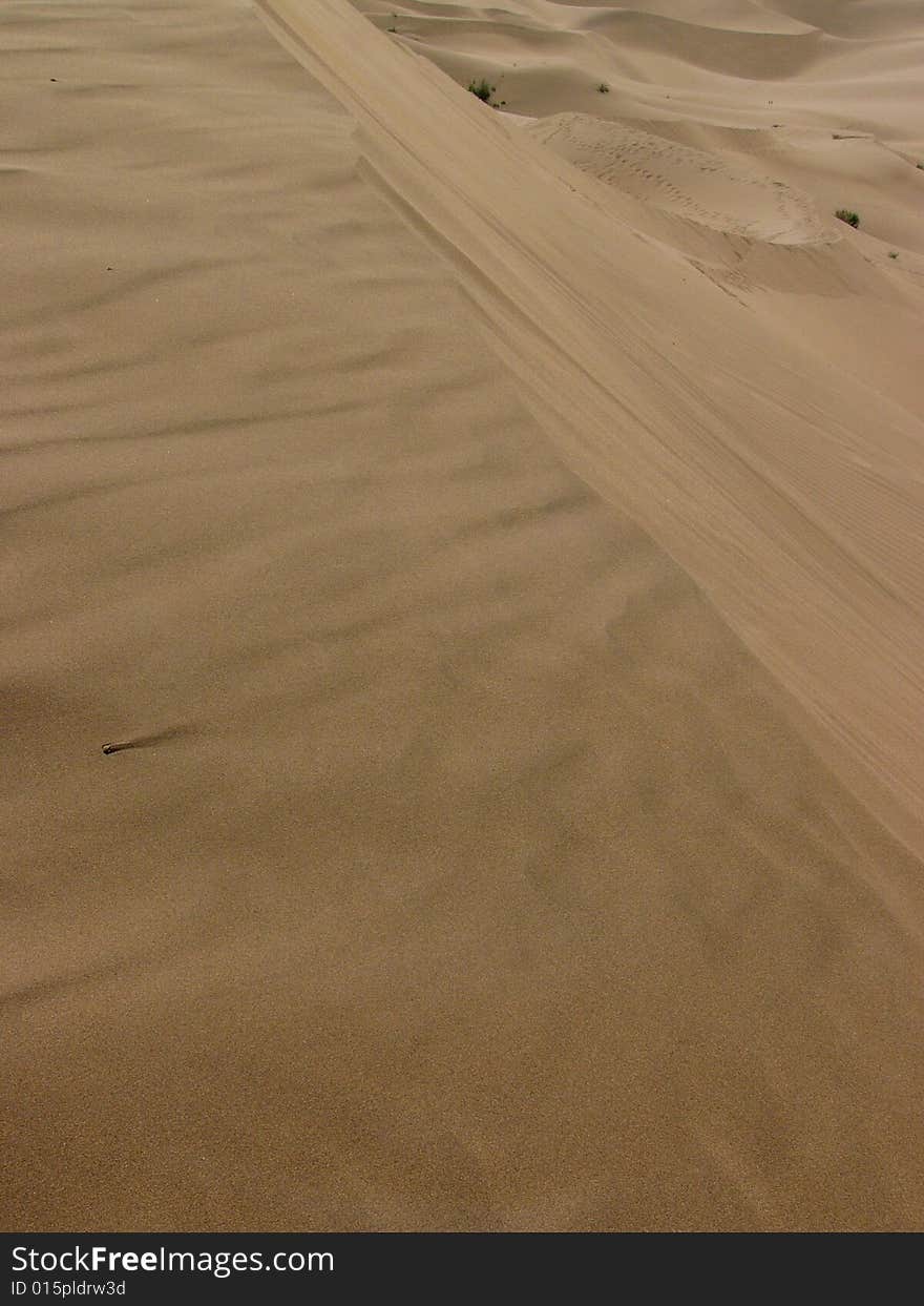 The sand of the dune flowing by wind, in Kumutage desert.