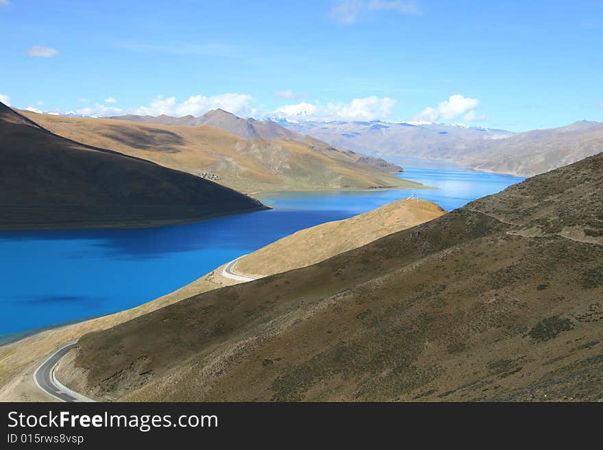 Yangzhuoyong Lake is the pearl of Tibet Plateau, surrounded by mountains around, as in Wonderland. Yangzhuoyong Lake is the pearl of Tibet Plateau, surrounded by mountains around, as in Wonderland