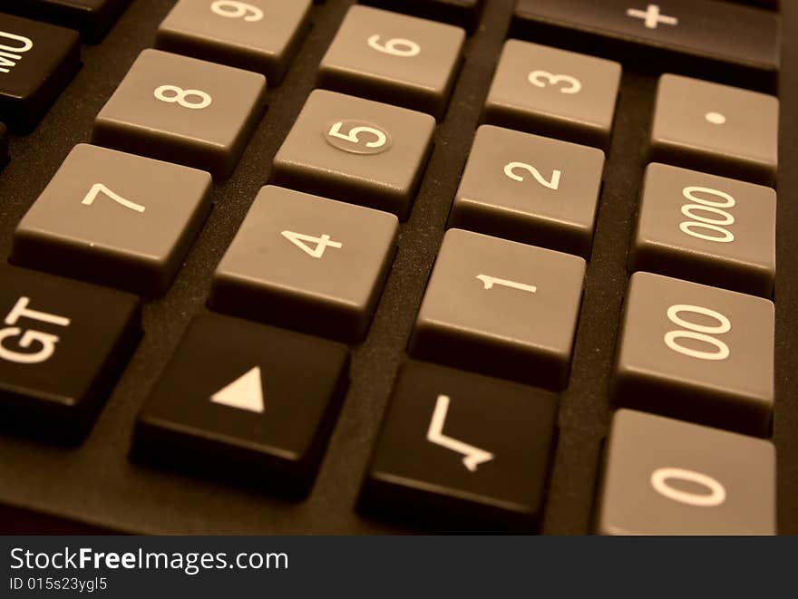 The keyboard of the calculator, is remarkable a key with three zero