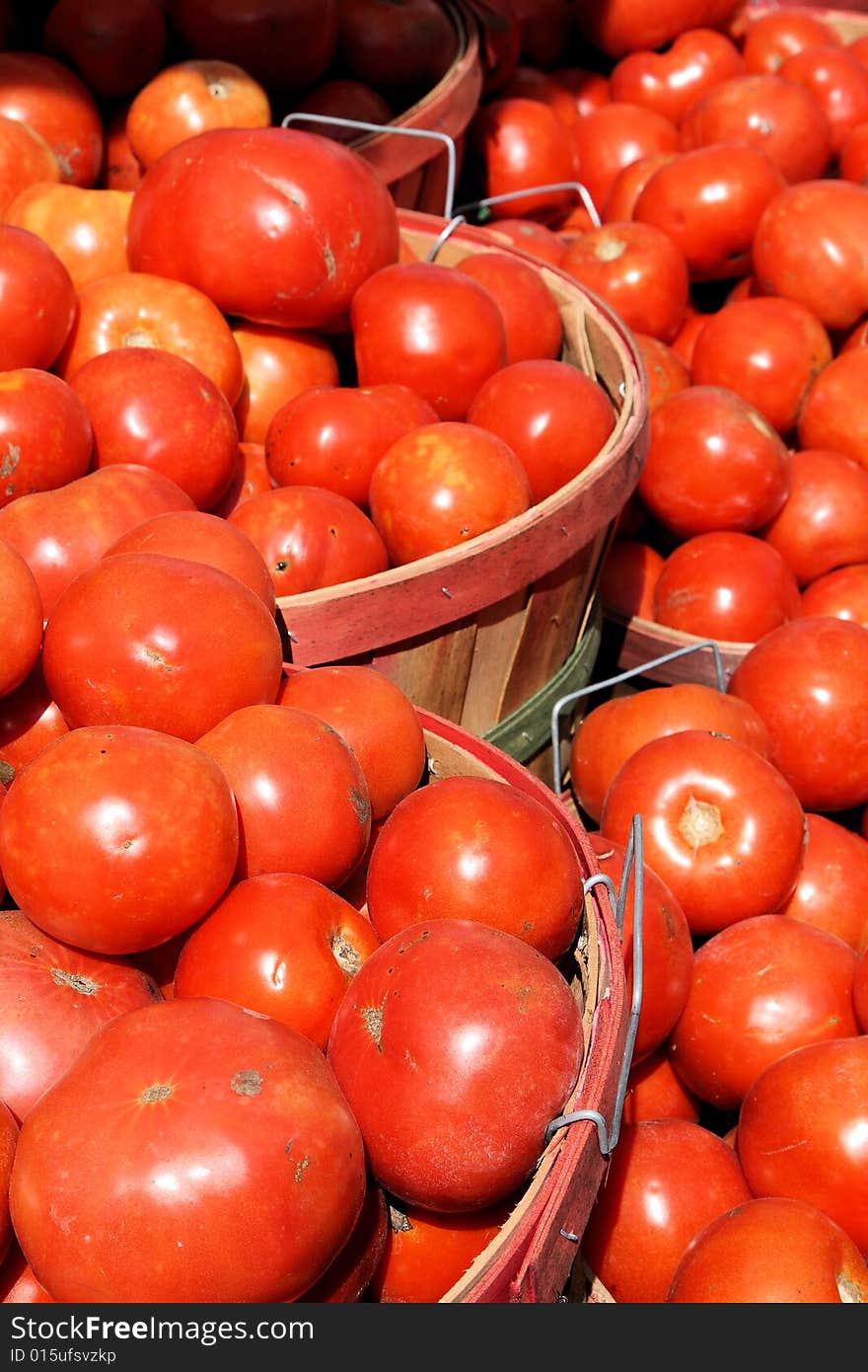 Tomatoes in baskets at the farm stand