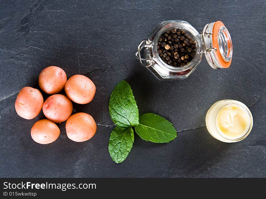 New potatoes with mint, butter and pepper