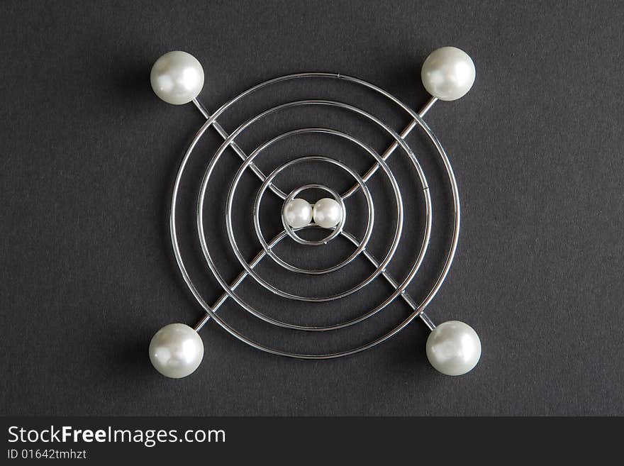 Round metal lattice with pearls on edges and in the center