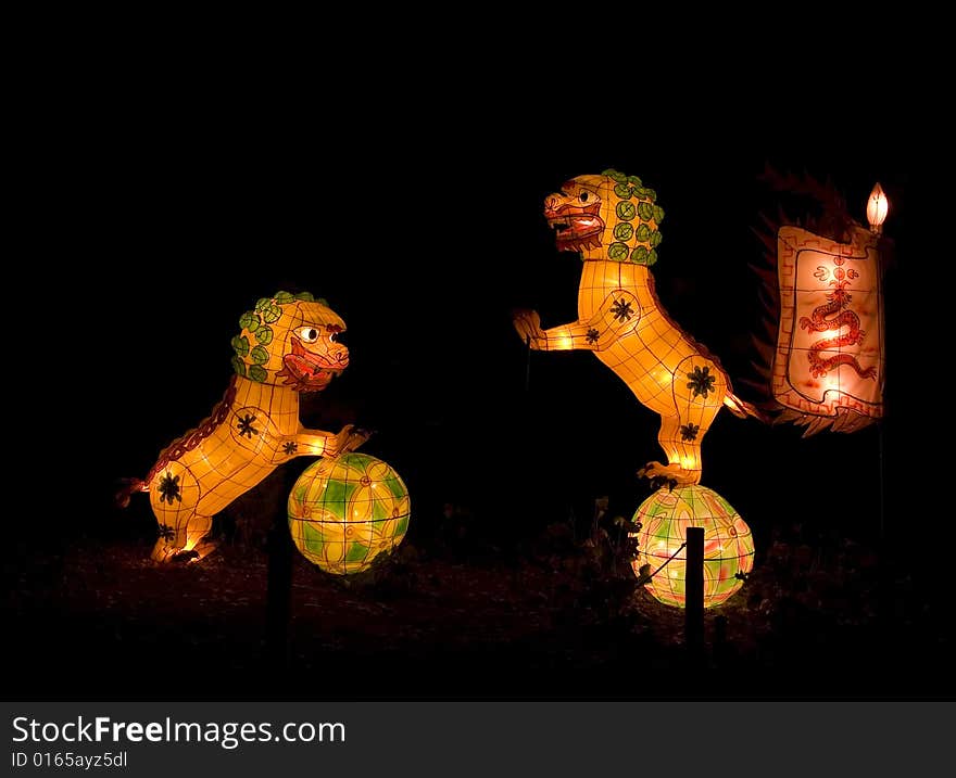 Chinese lantern scenery, two dragons playing with balls