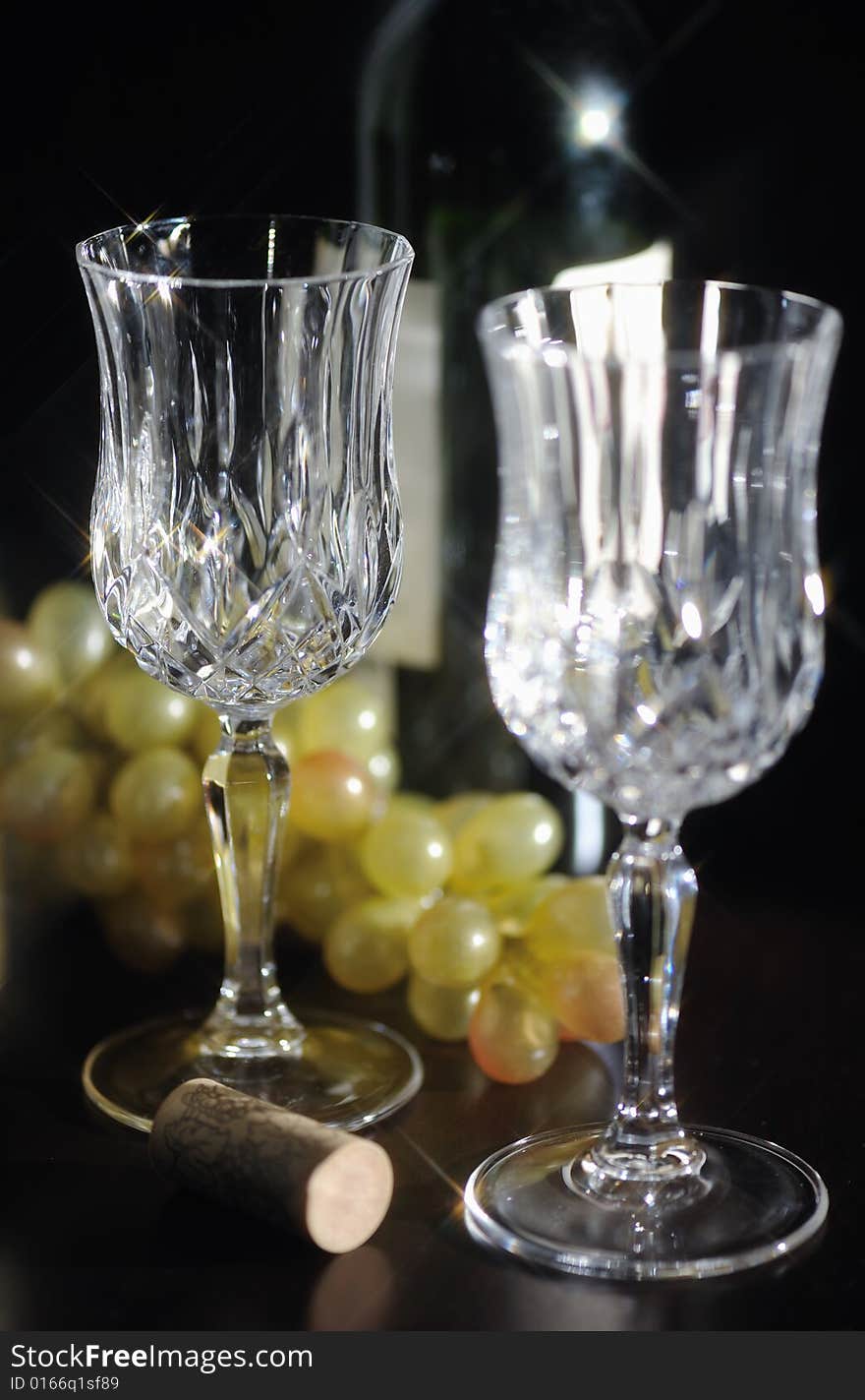 An image of crystal wine glasses. An image of crystal wine glasses