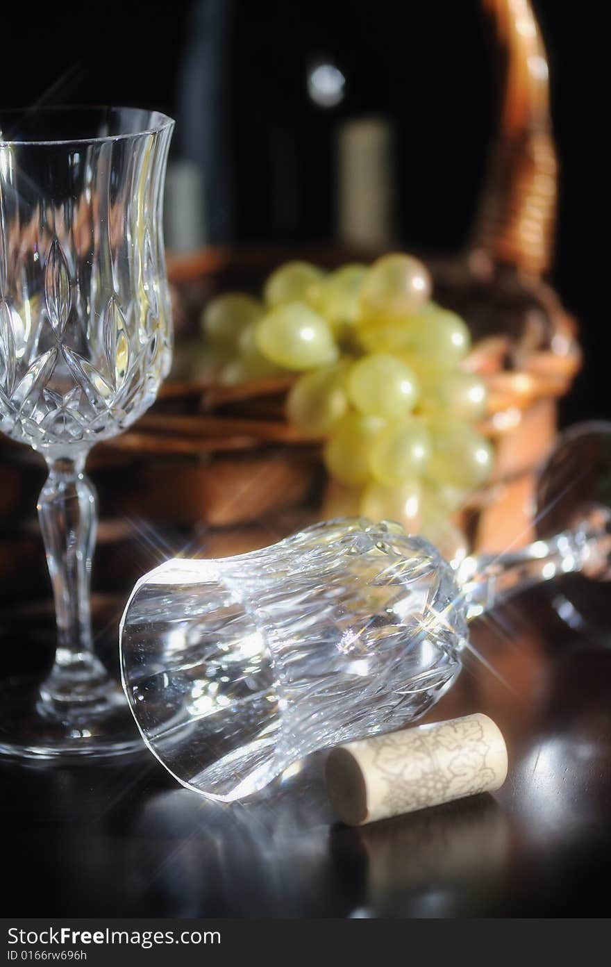 An image of crystal wine glasses. An image of crystal wine glasses