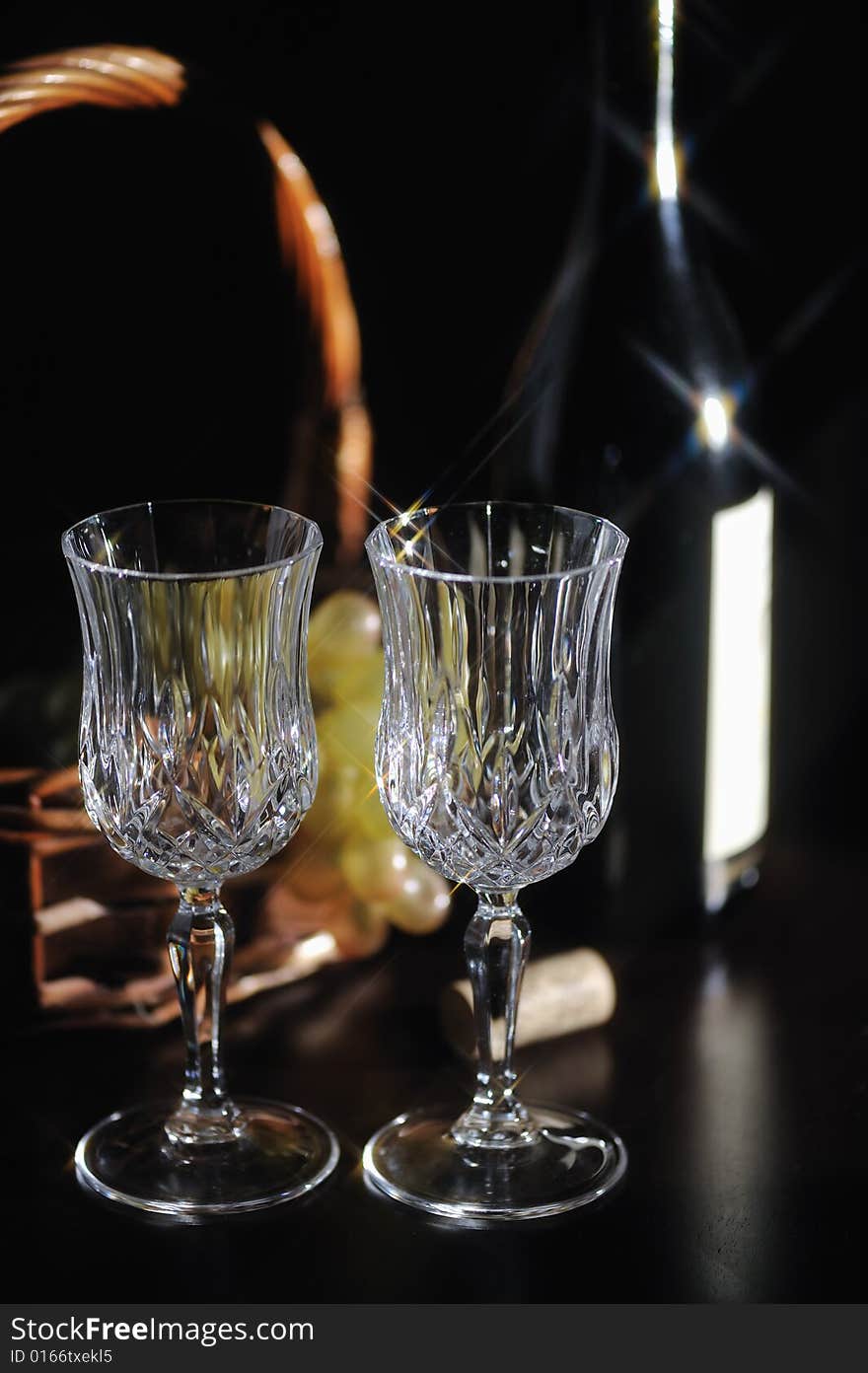 An image of crystal wine glasses. An image of crystal wine glasses