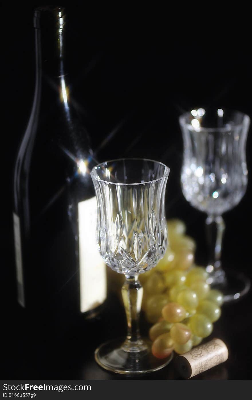 An image of crystal wine glasses. An image of crystal wine glasses