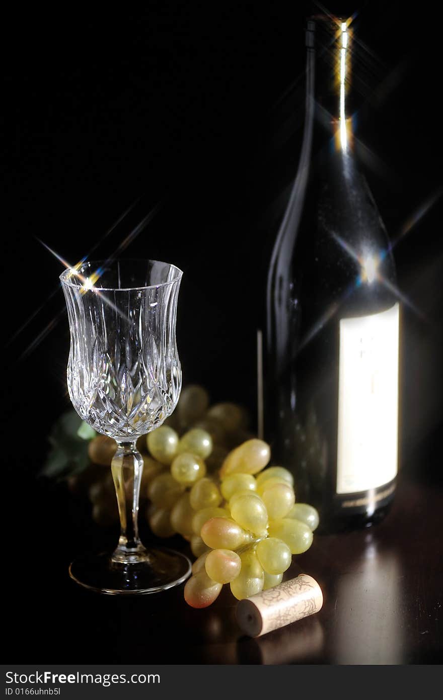 An image of crystal wine glass. An image of crystal wine glass