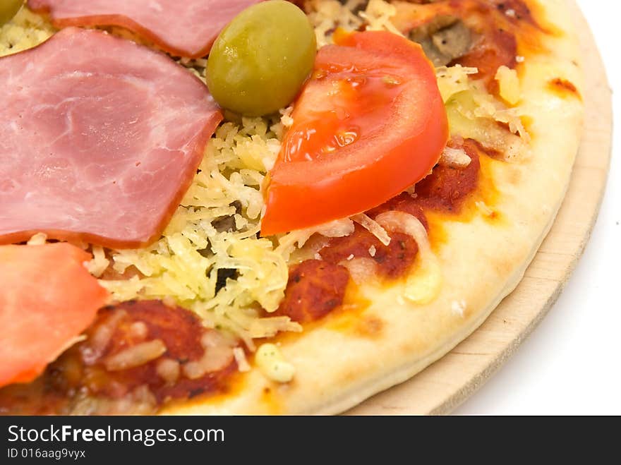 Supreme Pizza With Salami,Olives,Cheese,mushrooms