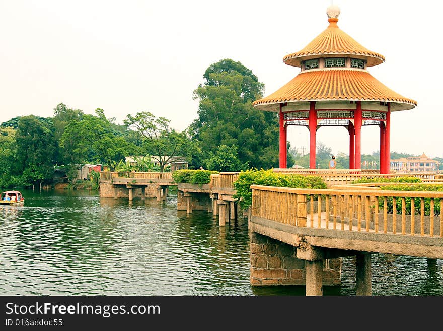 The lake in the gardens。. The lake in the gardens。