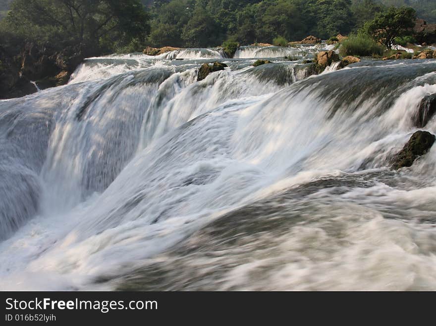 Waterfall im mountain