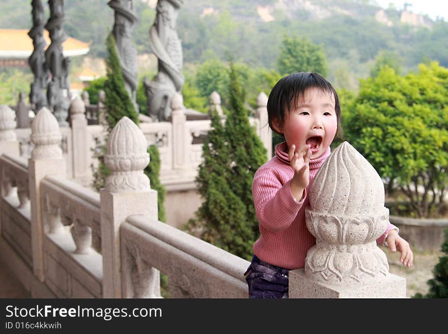 The little girl in the temple