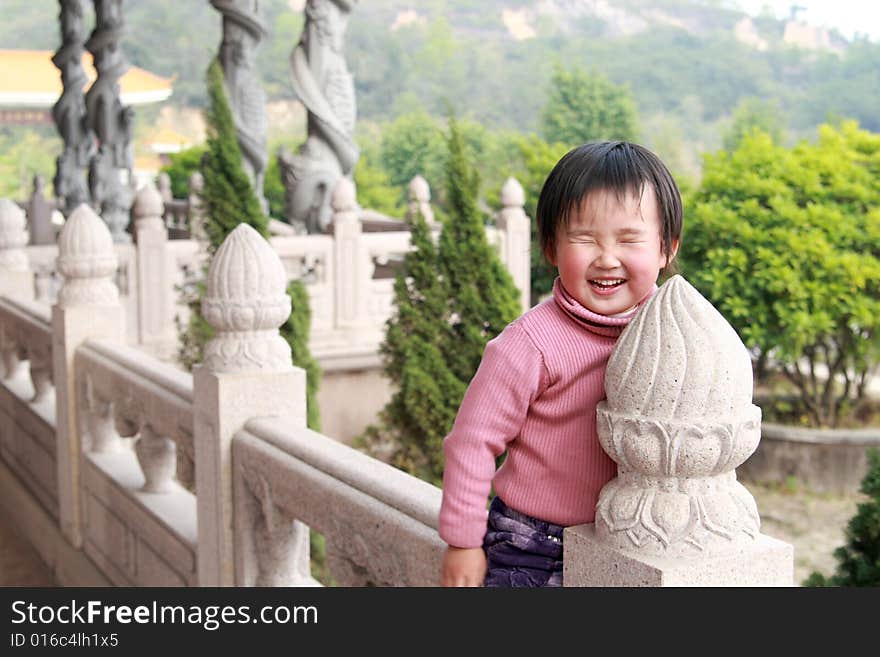 The little girl in the temple