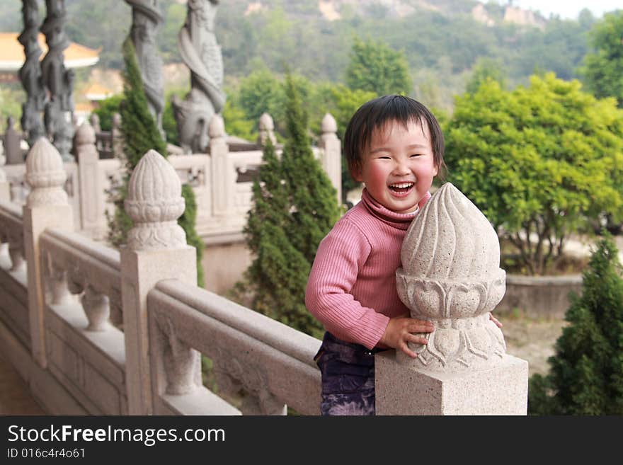 The little girl in the temple