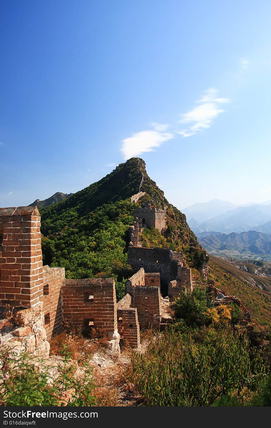 The Simatai Great Wall is celebrated for its steepness, queerness and intactness. The main tourist attractions include the Stairway to Heaven, the Fairy Tower, the Heaven Bridge and the Wangjinglou Tower.