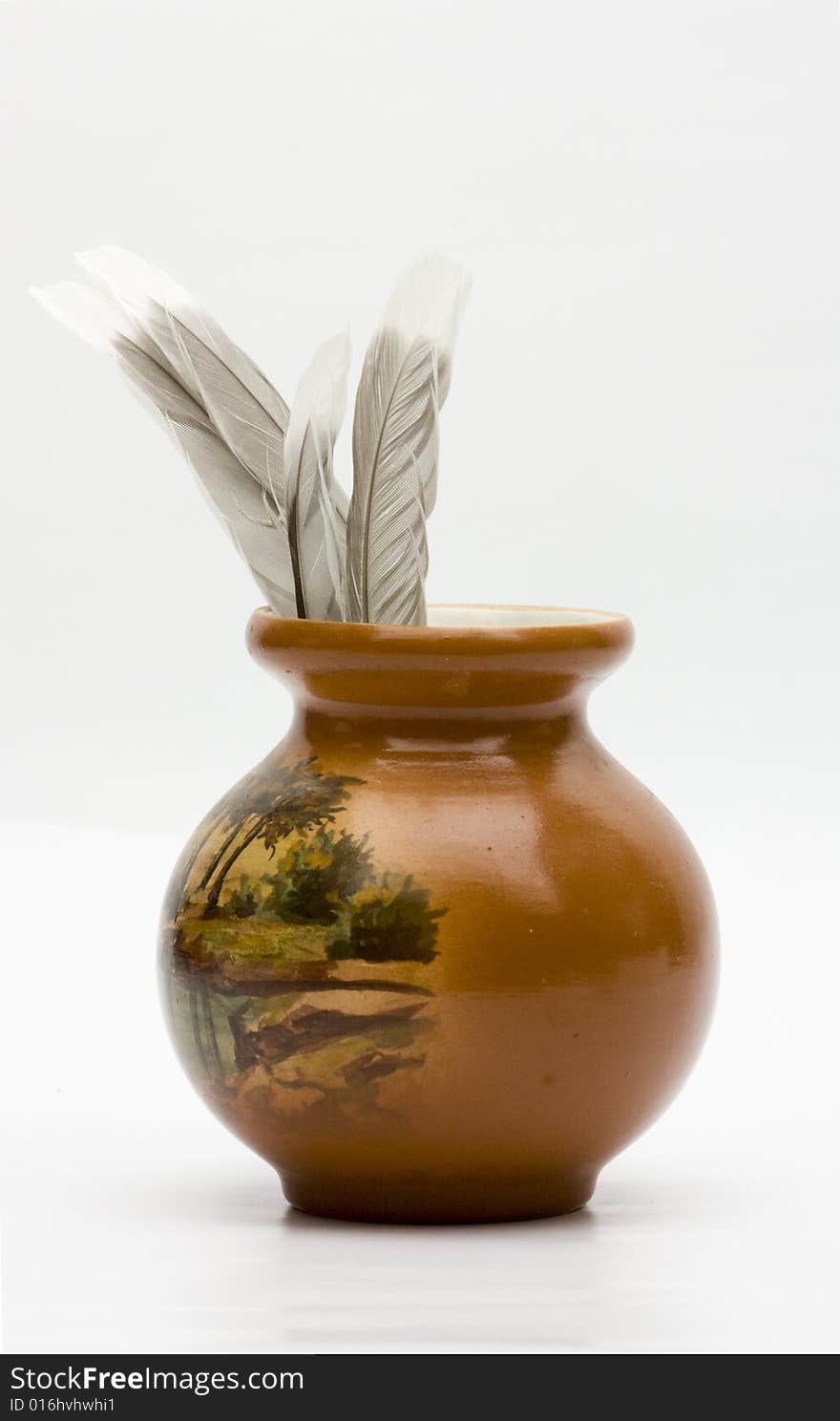 Vase with feathers