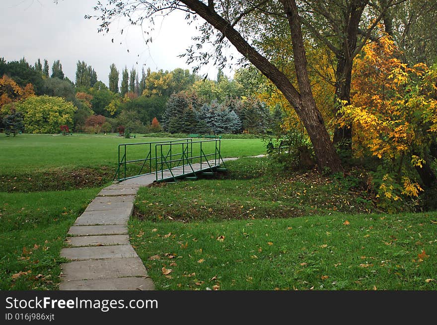 The bridge in the autumn park