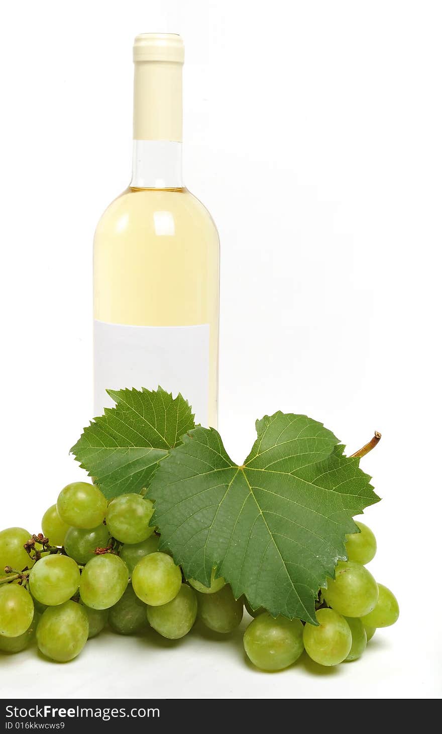 Close up of a bottle of wine and grapes