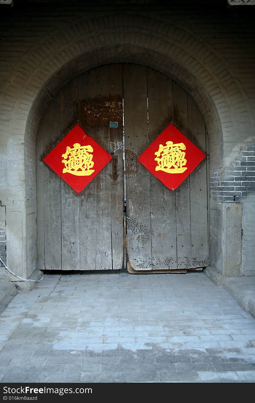 Spring couplet is a special type of Chinese couplets.Those poetic couplets of calligraphy are written with fragrant ink and express the feeling of life's renewal with an happy, hopeful, uplifting message about a better New Year to come.
ancient  door and the red couplets,  brick wall,shanxi north china . Spring couplet is a special type of Chinese couplets.Those poetic couplets of calligraphy are written with fragrant ink and express the feeling of life's renewal with an happy, hopeful, uplifting message about a better New Year to come.
ancient  door and the red couplets,  brick wall,shanxi north china