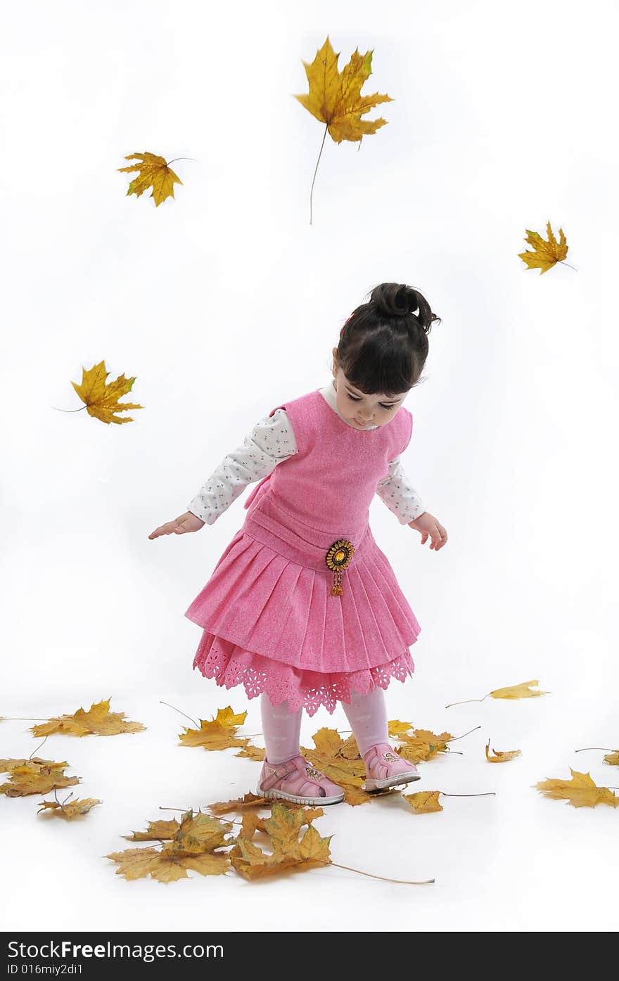 A girl is played with leaves