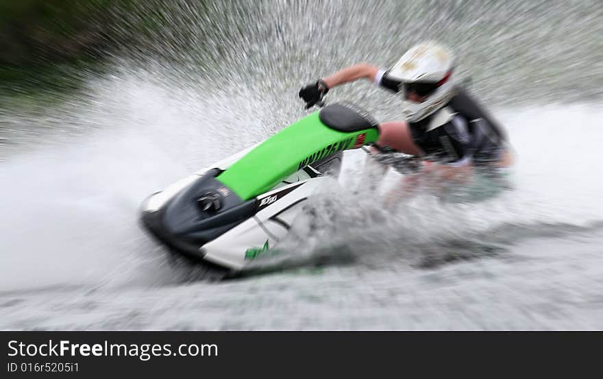 Women Watercraft Racing zoom