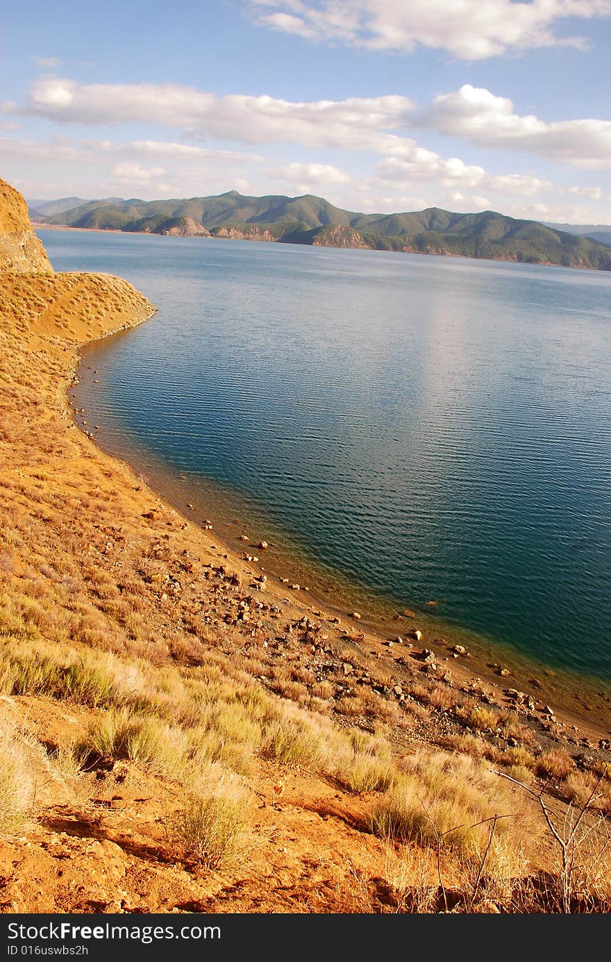 The Yunnan Lijiang lu buys the lake