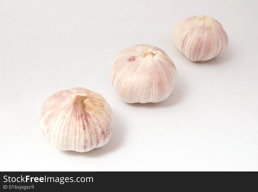 Garlic on white cloth