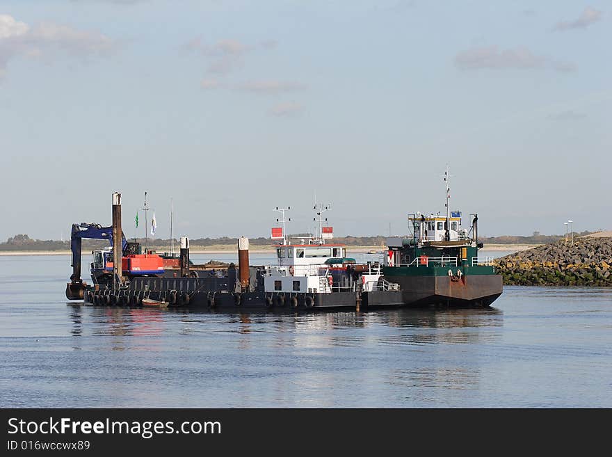 Two heavy ships working together. Two heavy ships working together