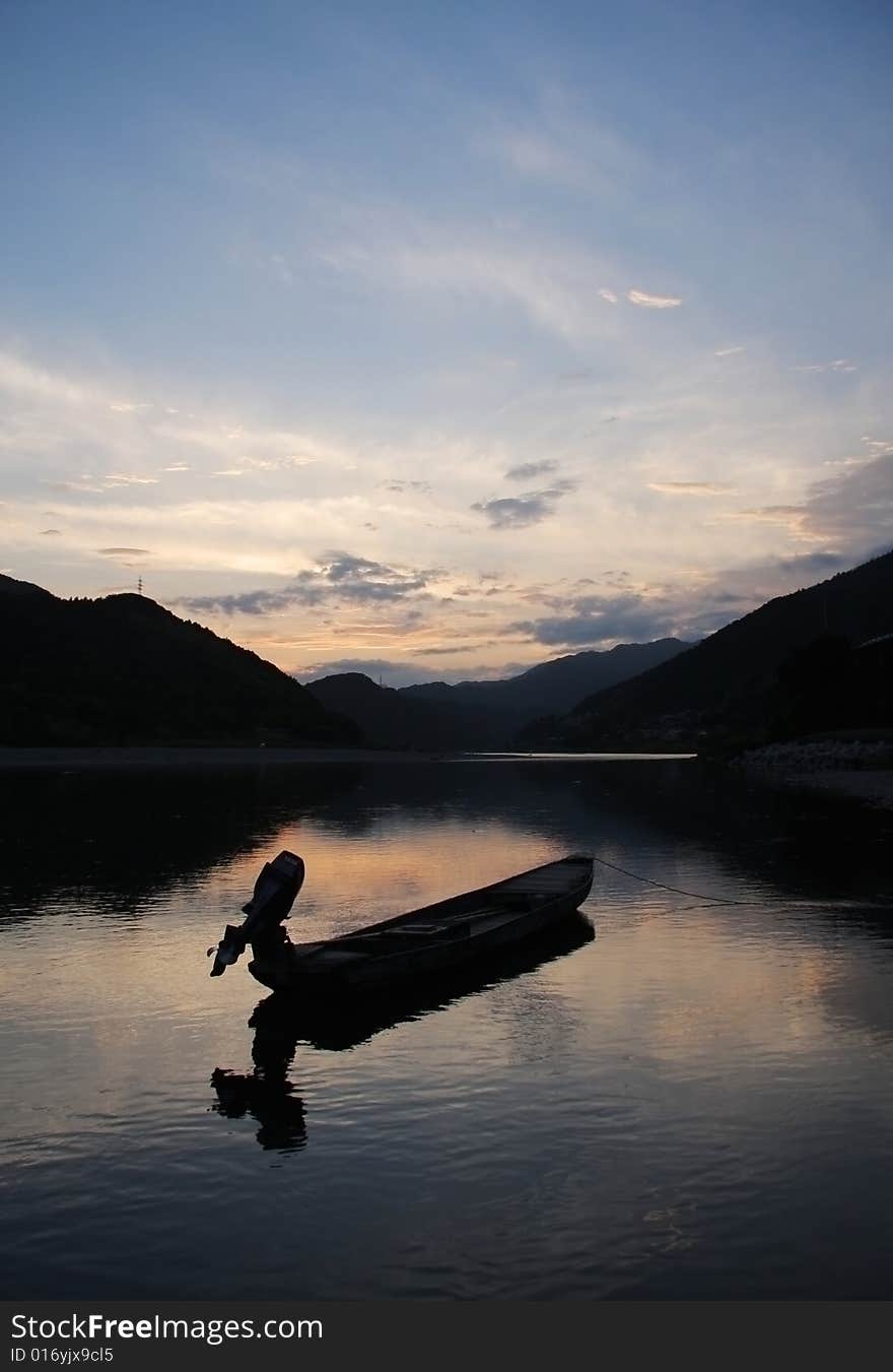 A long boat rests on the Niyodo River.
Kochi, Japan. A long boat rests on the Niyodo River.
Kochi, Japan