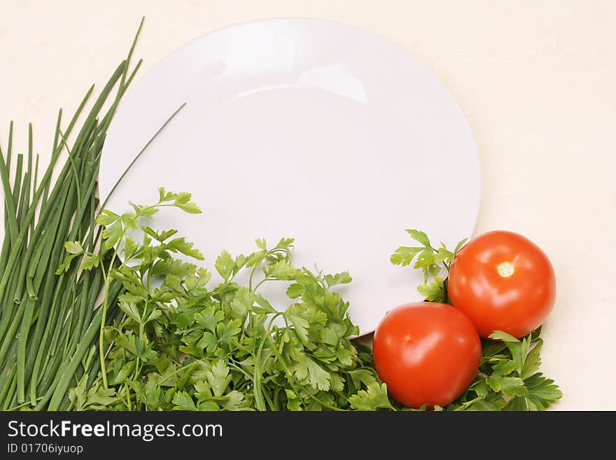 Composition with green vegetables and a plate