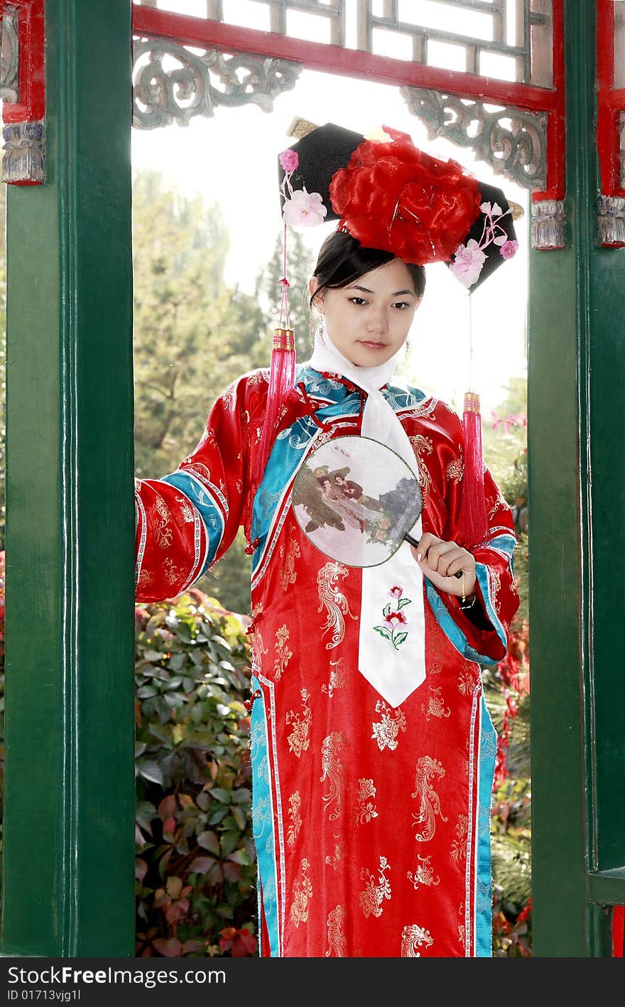 A beautiful girl in Chinese ancient dress is in the royal garden.

This is dress of Qing Dynasty of China. It is the princess' dress too. 

Chinese on the fan is meant and missed. A beautiful girl in Chinese ancient dress is in the royal garden.

This is dress of Qing Dynasty of China. It is the princess' dress too. 

Chinese on the fan is meant and missed.