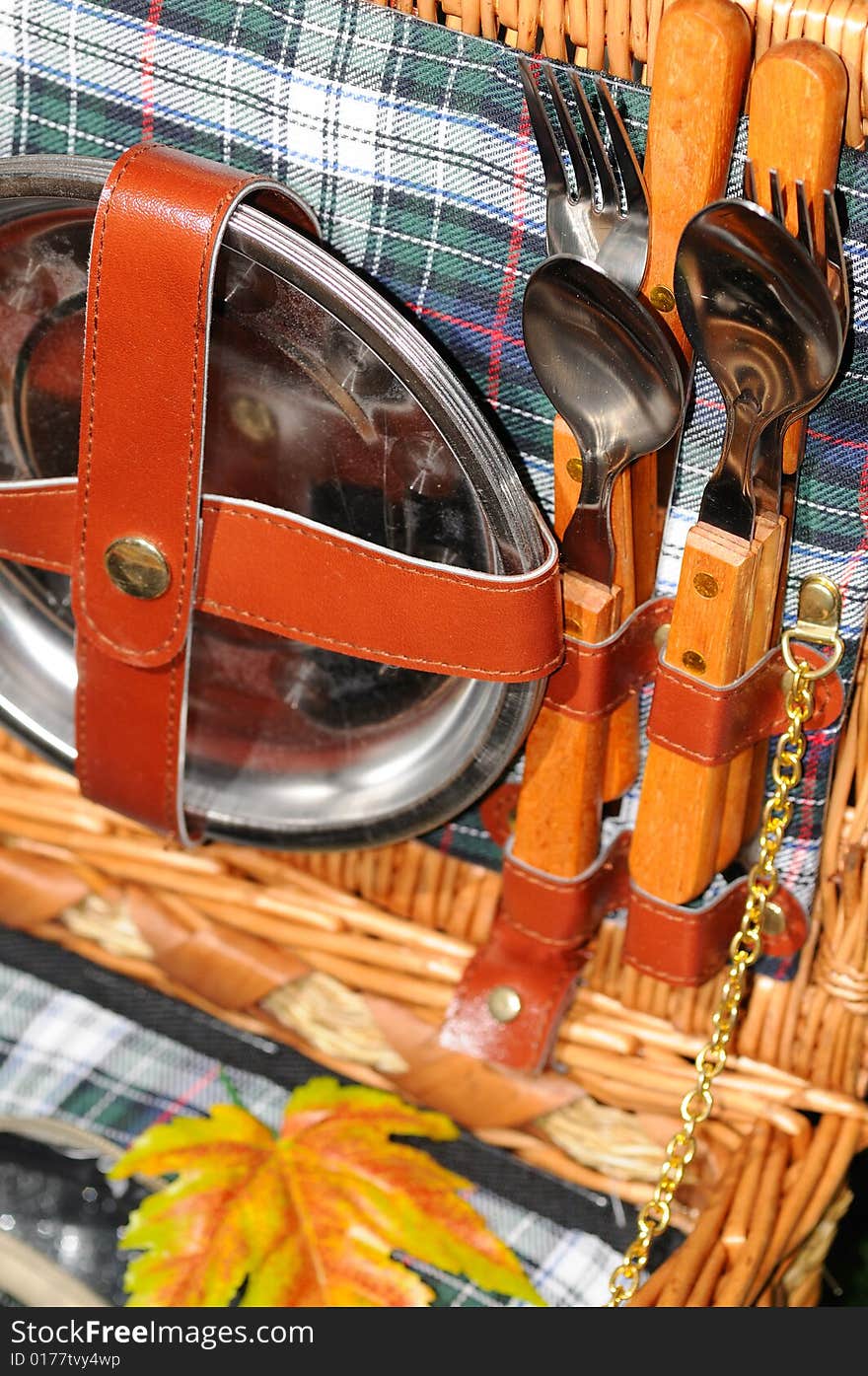 Set of dishware in the basket for a picnic