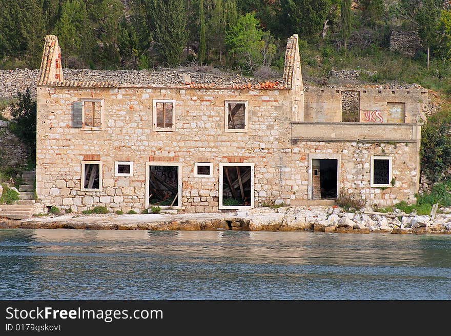 Abandoned house at sea shore