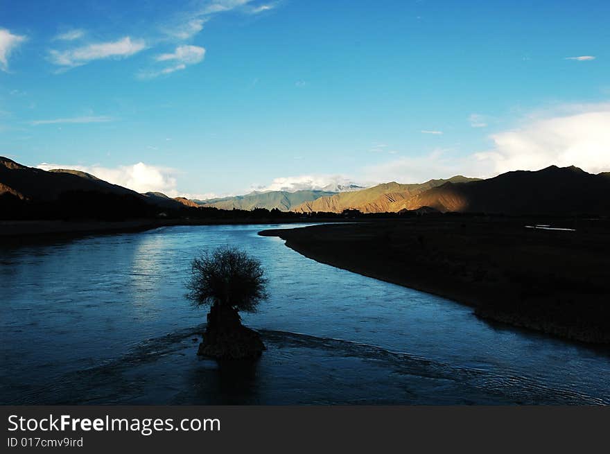 Beautiful scenery over the Lhasa River in Tibet