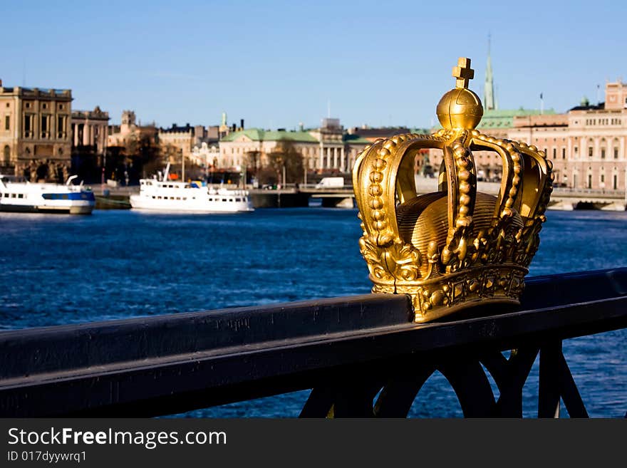 Picture of gold crown in Stockholm City