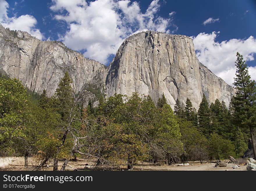 Yosemite valley in the early autumn. Yosemite valley in the early autumn