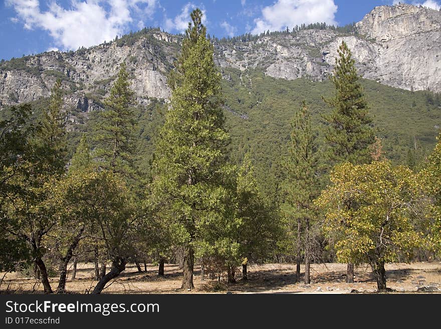 Yosemite valley in the early autumn. Yosemite valley in the early autumn