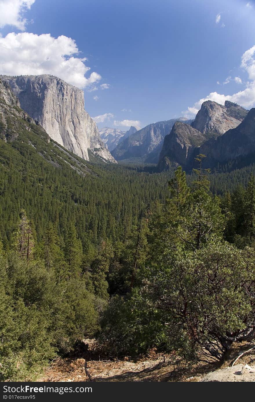 Yosemite valley in the early autumn. Yosemite valley in the early autumn